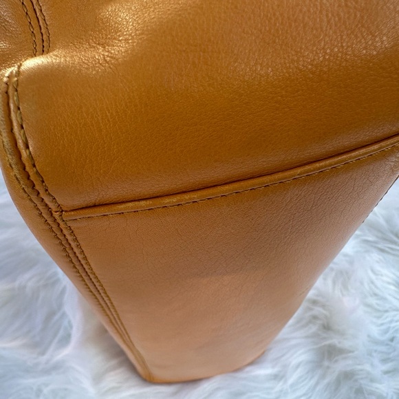 SOLD!!! COA Auth- Vintage Chanel Around 1998 Made “CC” Stitch Logo Charm Shoulde - Picture 12 of 14